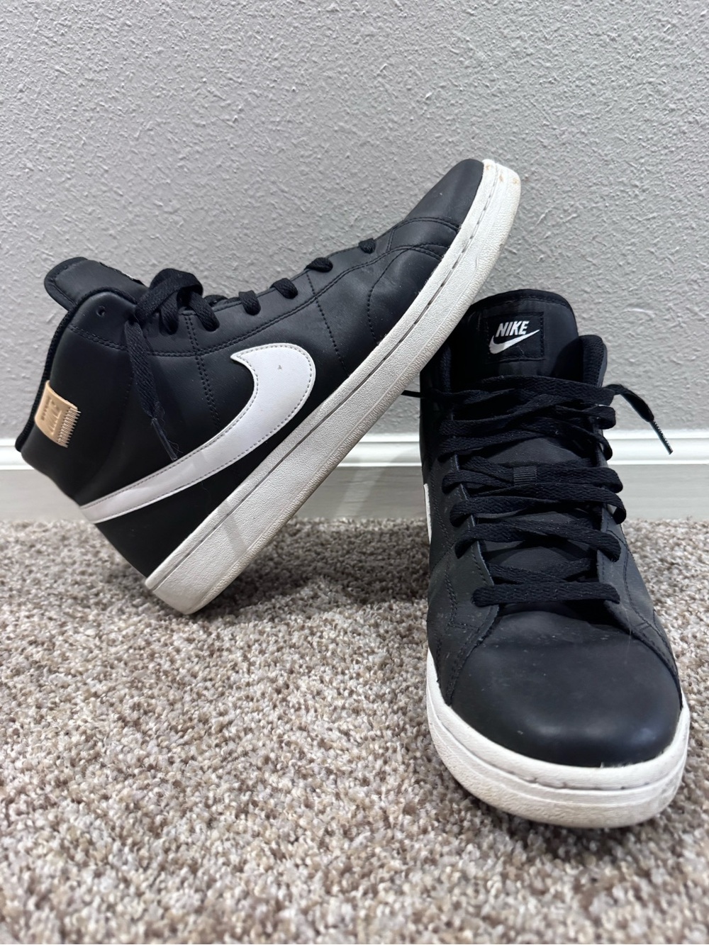 Nike Black & White Mid-Top Sneakers Size 10.5